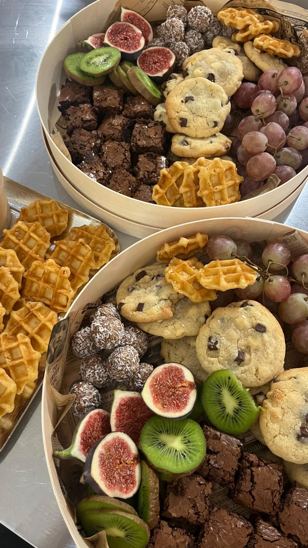 Coffret mignardise et fruits frais de saison
